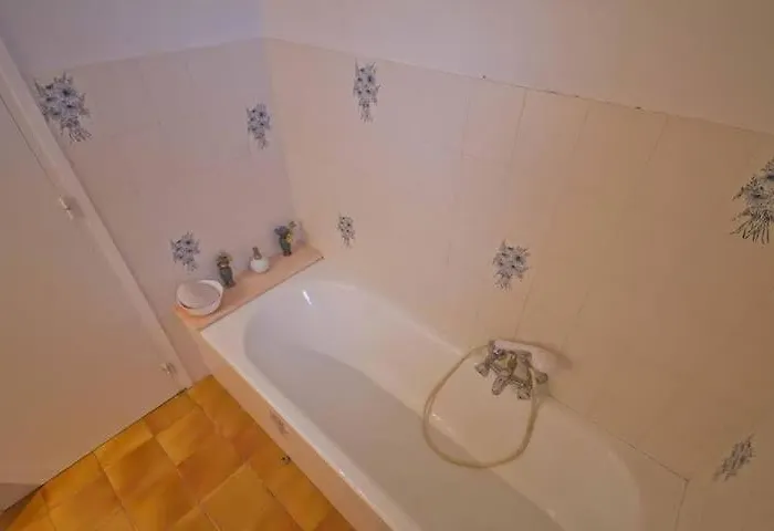 Lugaro Daire Calvi (Corsica)